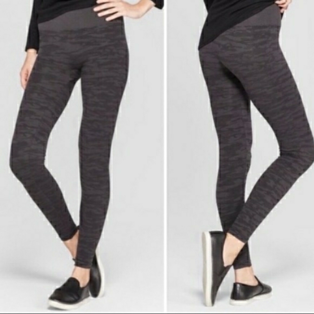 Assets‎ By Sara Blakely Gray Camo Leggings

Small